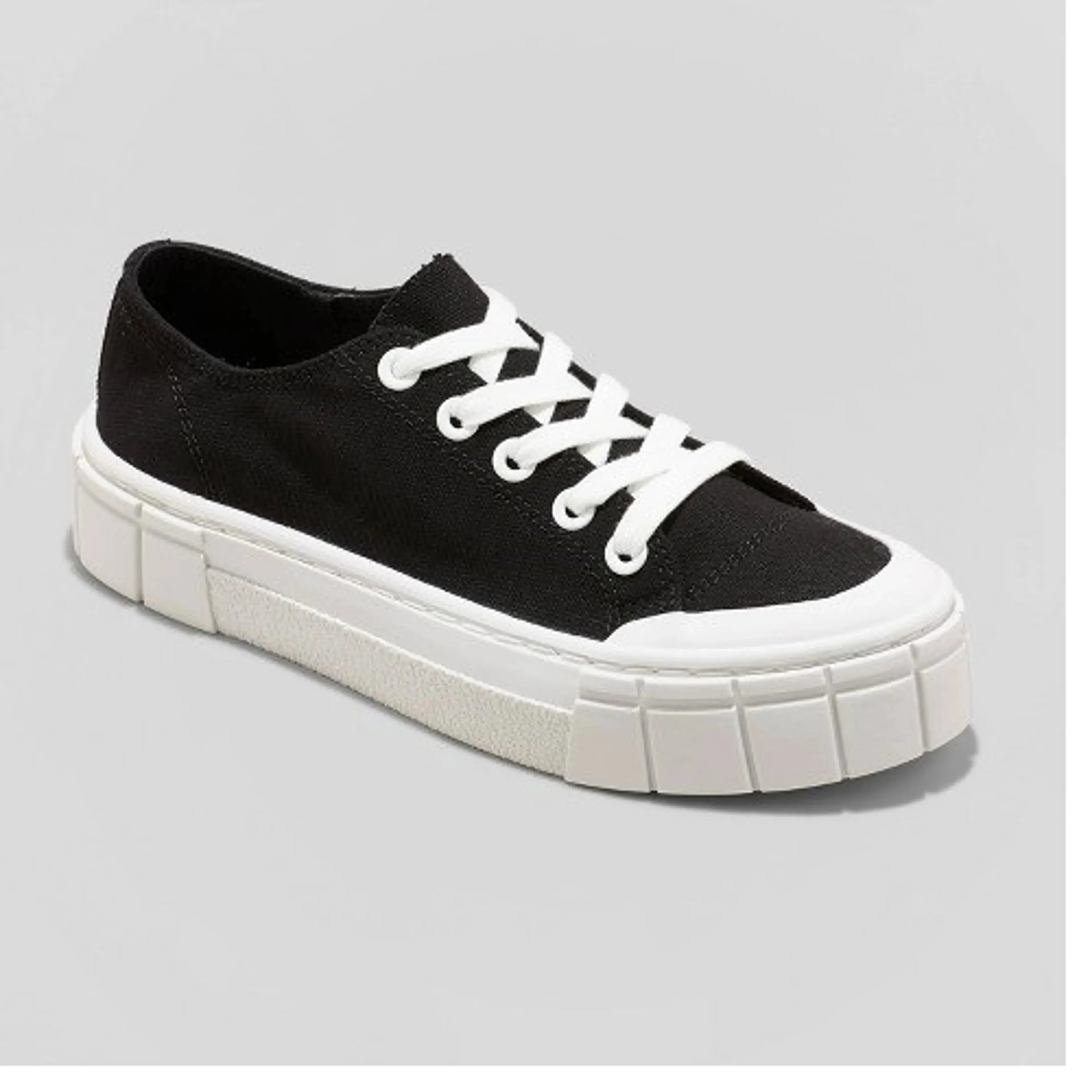 New Mad Love Women's Fran Canvas Sneakers with cute daisy flower insoles, Black! Sz 9! Made with sustainable and eco-friendly recycled materials