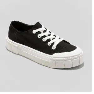 New Mad Love Women's Fran Canvas Sneakers with cute daisy flower insoles, Black! Sz 9! Made with sustainable and eco-friendly recycled materials