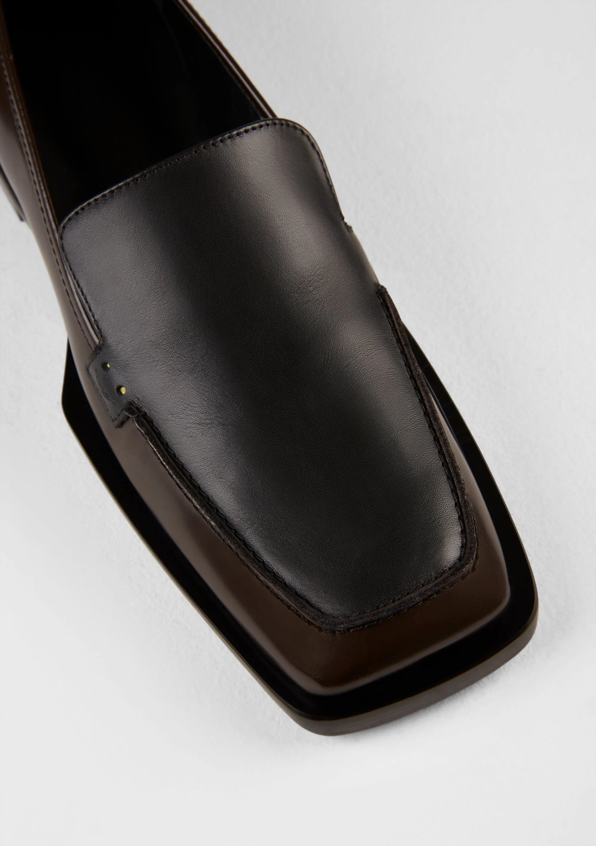 Zoe Loafers in Nero Ebano
