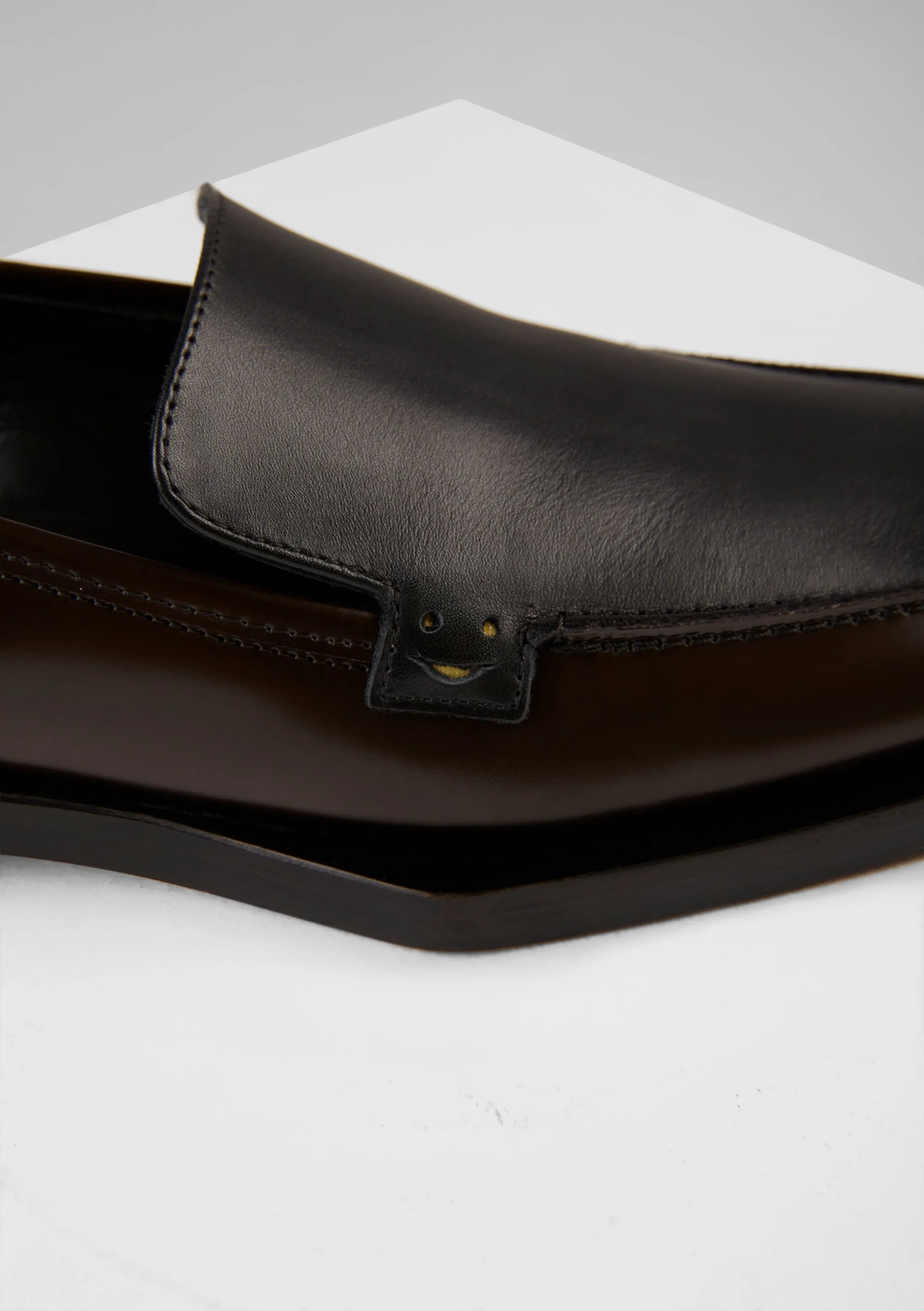 Zoe Loafers in Nero Ebano