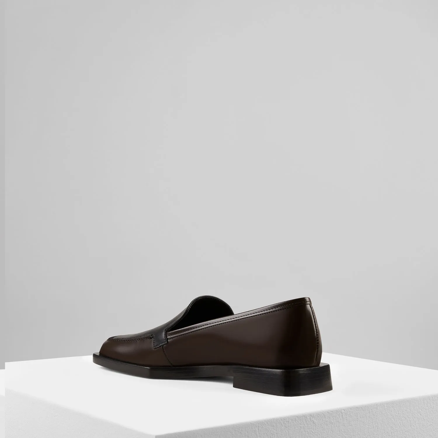 Zoe Loafers in Nero Ebano